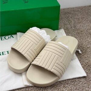 Bottega Venetta Slides